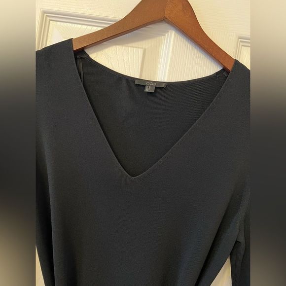 COS black v-neck knit dress - Picture 7 of 12